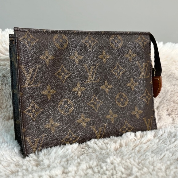 Louis Vuitton LV - Picture 4 of 12